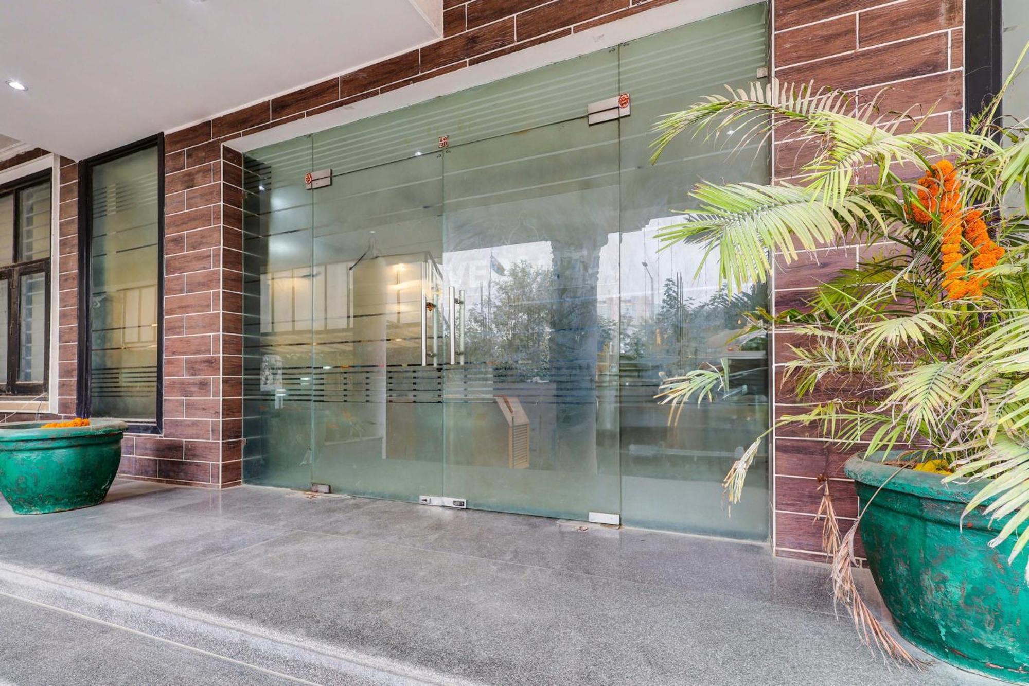 Super Townhouse Sector 38 Gurgaon Near Medanta Hotel Kültér fotó