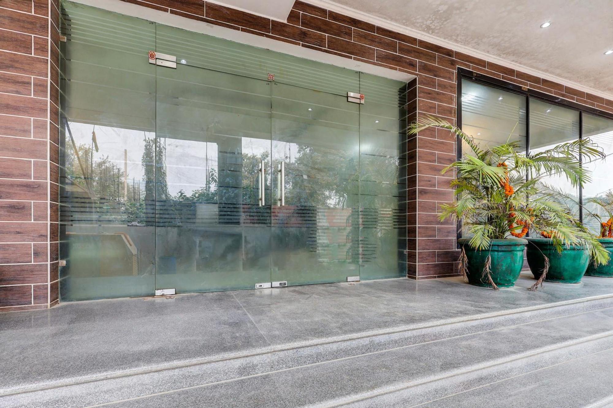 Super Townhouse Sector 38 Gurgaon Near Medanta Hotel Kültér fotó