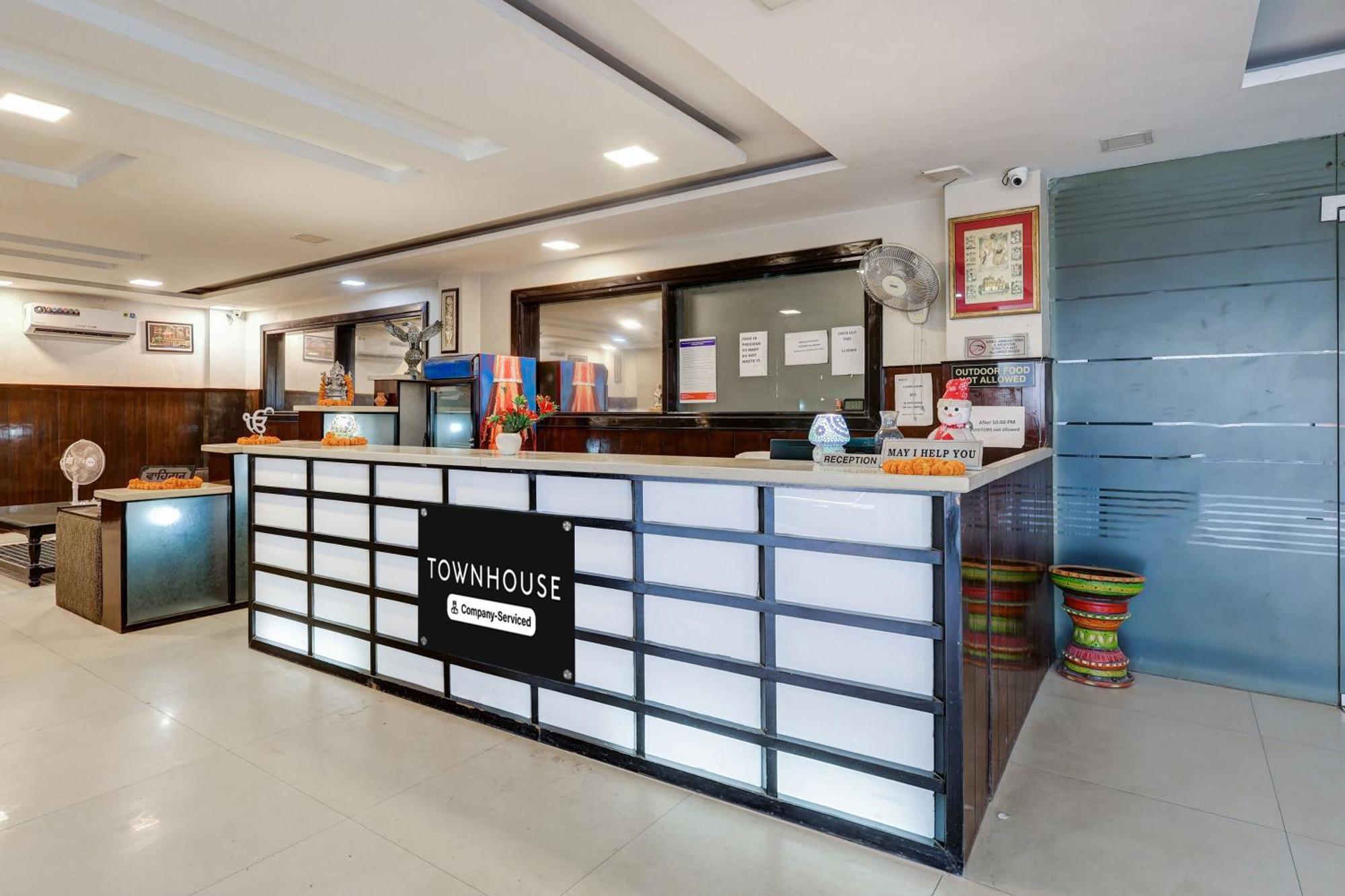 Super Townhouse Sector 38 Gurgaon Near Medanta Hotel Kültér fotó