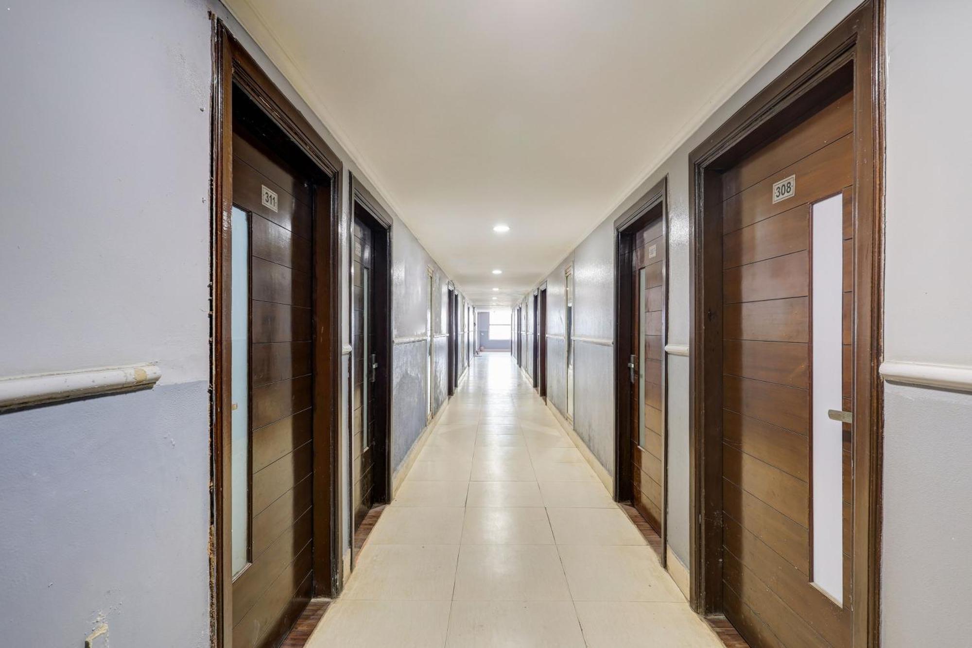 Super Townhouse Sector 38 Gurgaon Near Medanta Hotel Kültér fotó